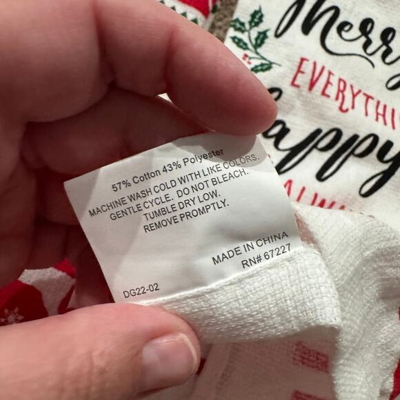 LOT of 2 NWT Merry Christmas Kitchen Hand Towels Cotton & Polyester Blend - Picture 3 of 6
